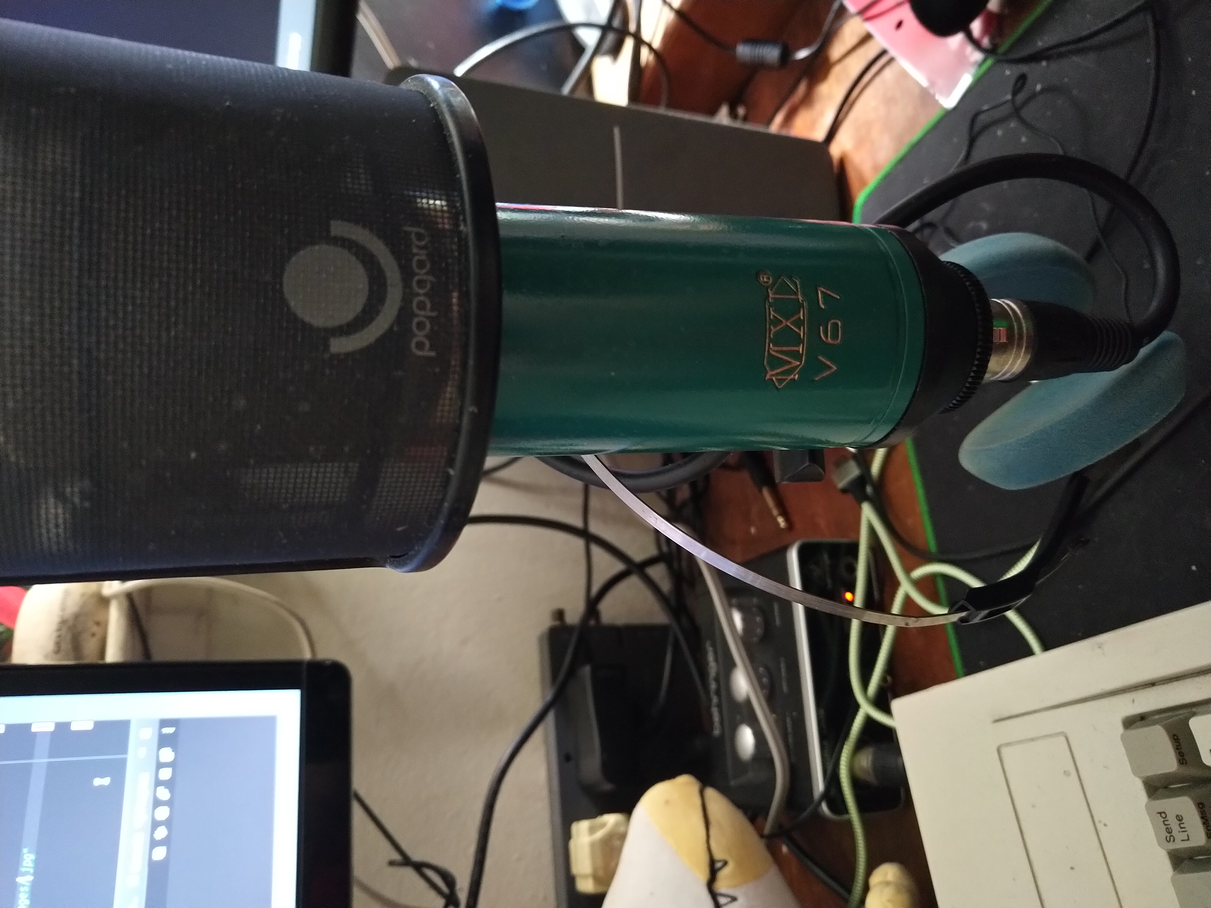 MXL v67g microphone and Behringer UM2 interface